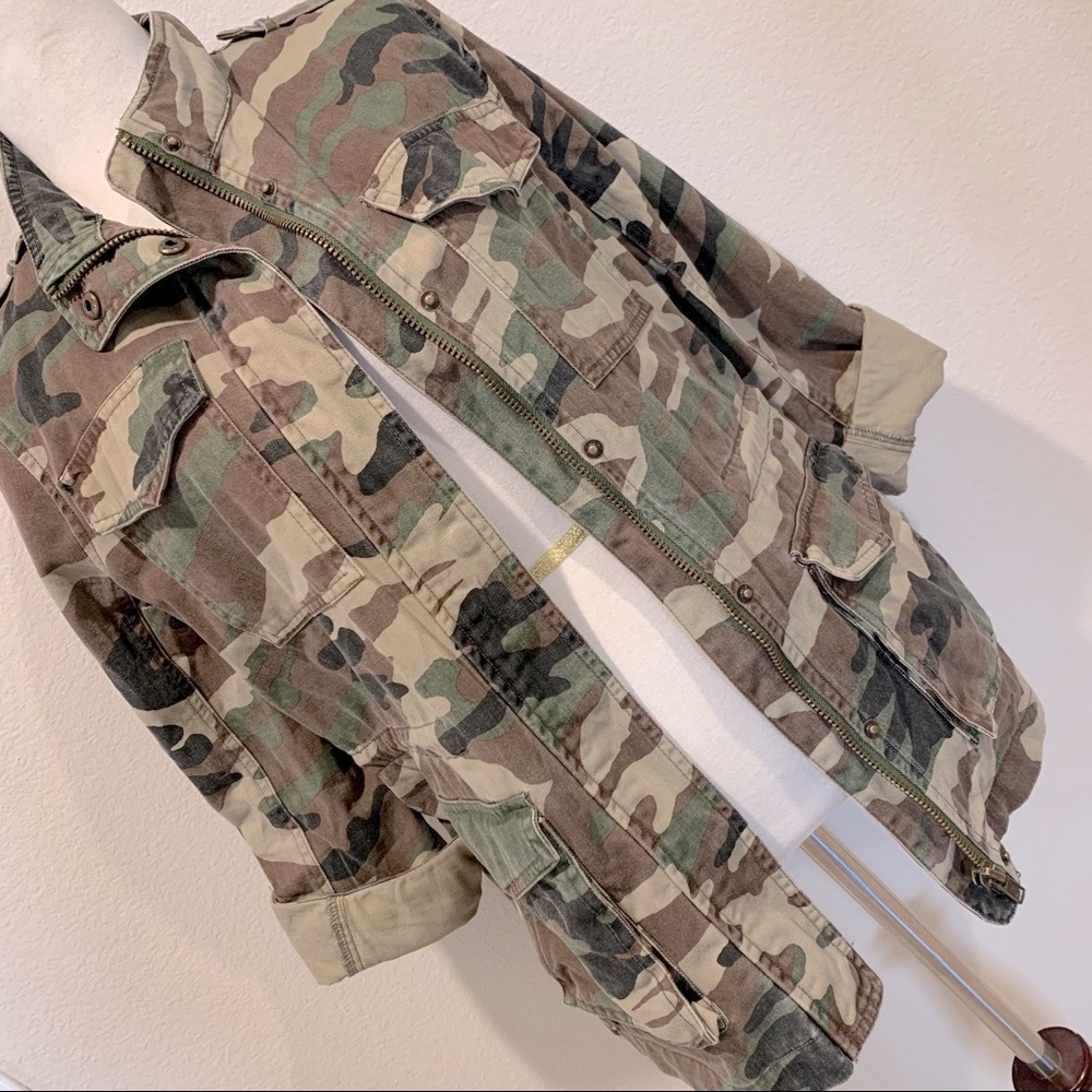 Forever 21 Camo Utility Jacket 🖤🖤